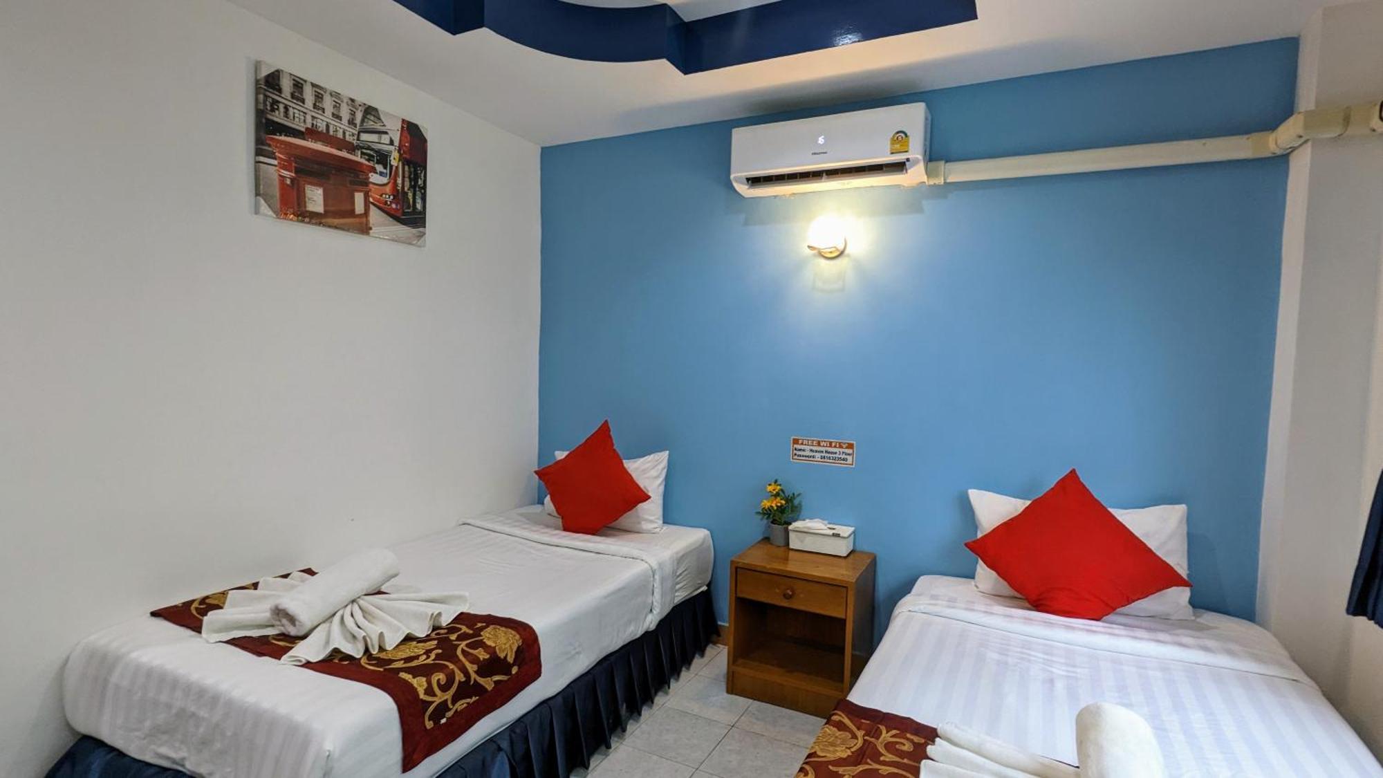 Heaven House Restro & Bar Hotel Patong Buitenkant foto