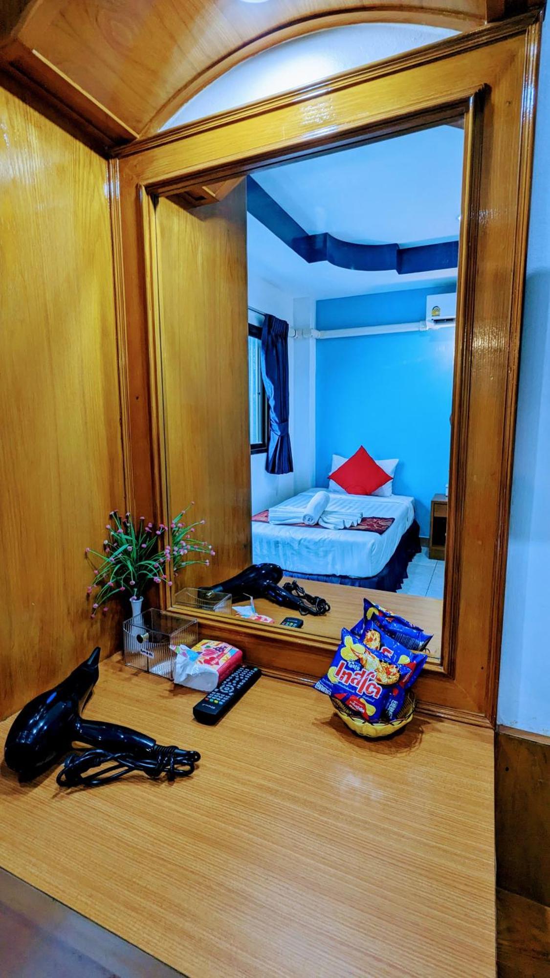 Heaven House Restro & Bar Hotel Patong Buitenkant foto