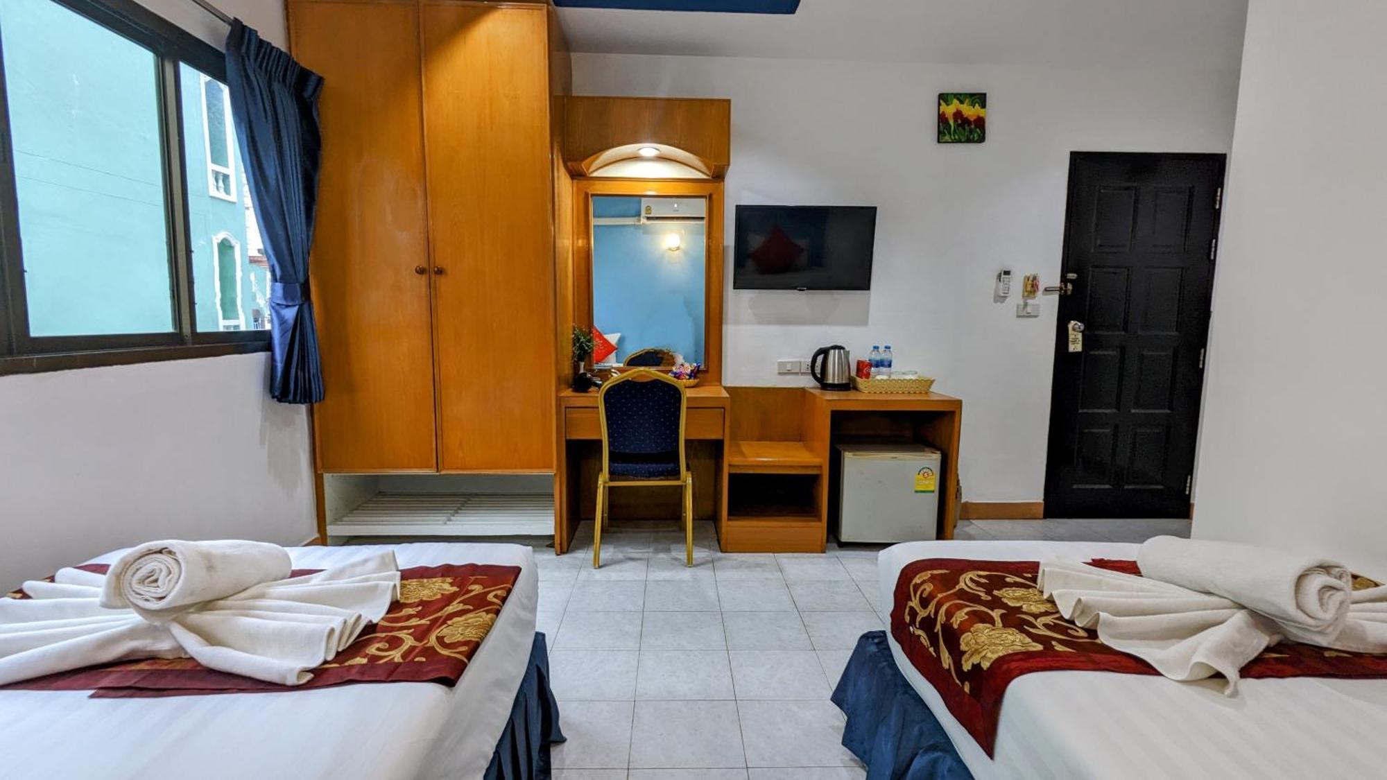Heaven House Restro & Bar Hotel Patong Buitenkant foto
