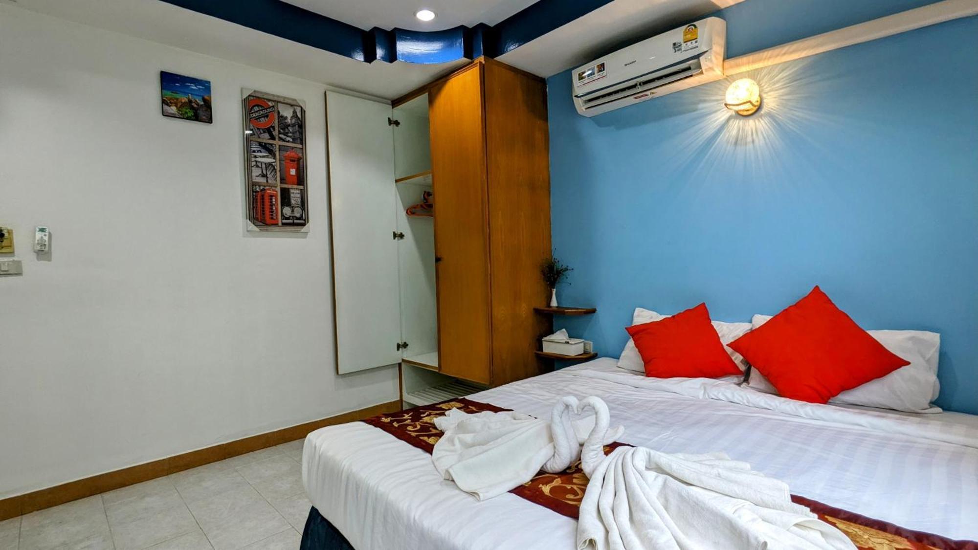 Heaven House Restro & Bar Hotel Patong Buitenkant foto