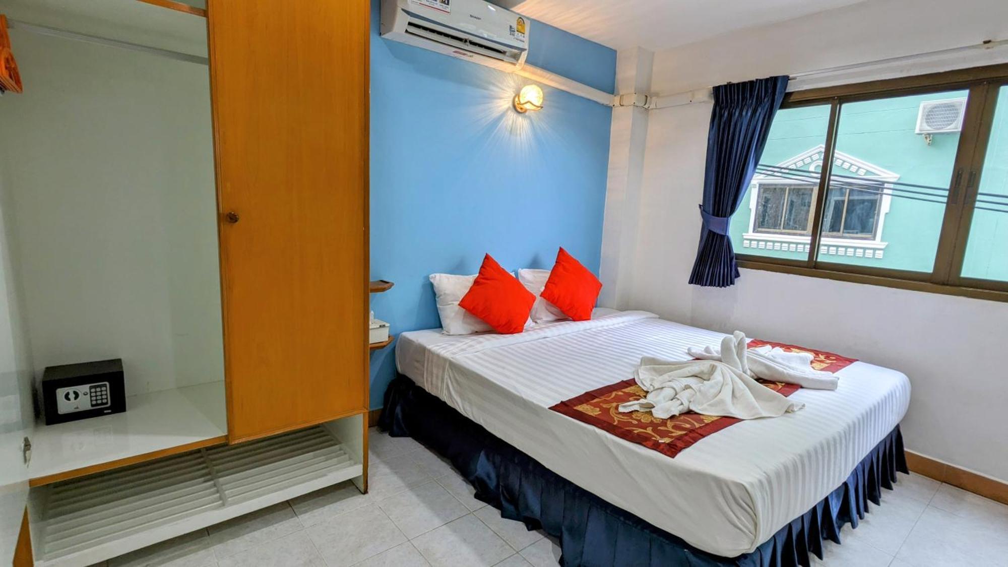 Heaven House Restro & Bar Hotel Patong Buitenkant foto