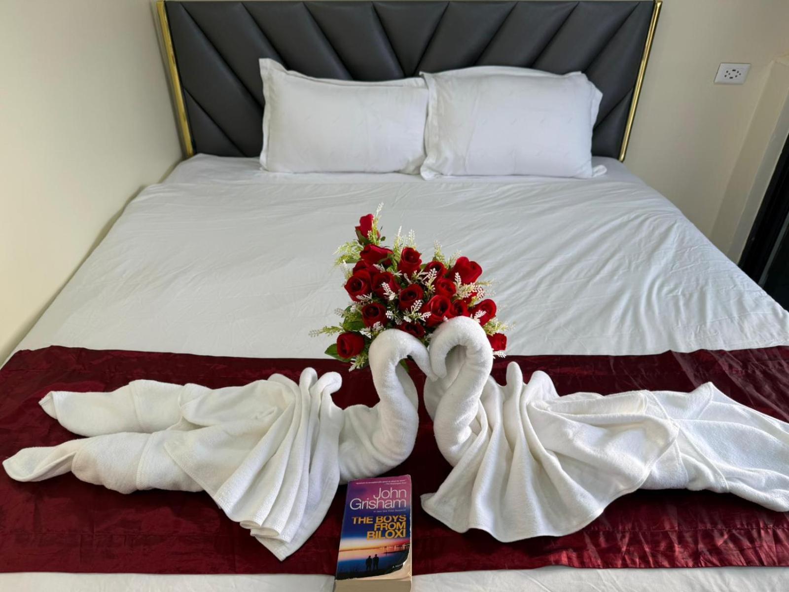 Heaven House Restro & Bar Hotel Patong Buitenkant foto