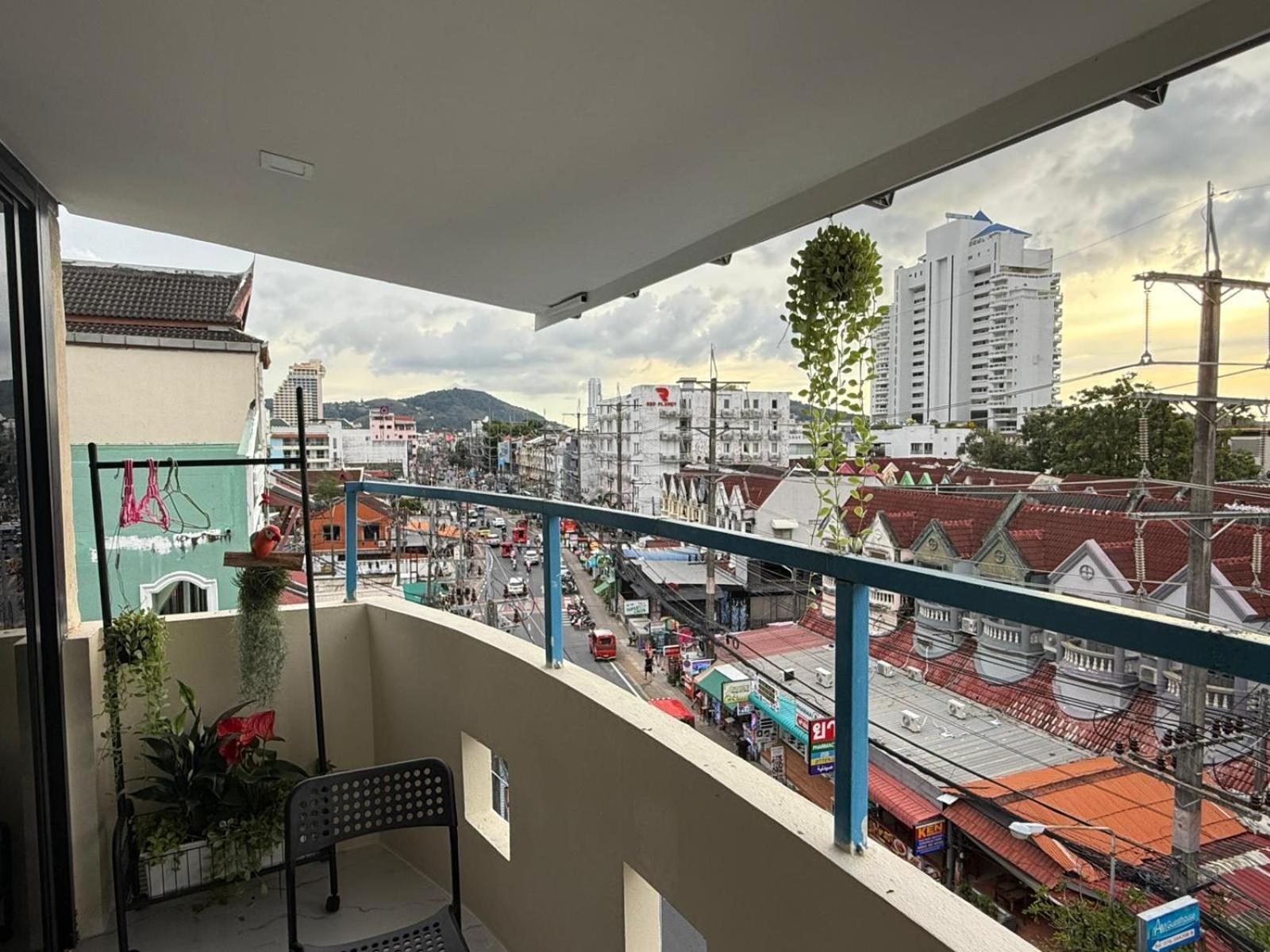 Heaven House Restro & Bar Hotel Patong Buitenkant foto