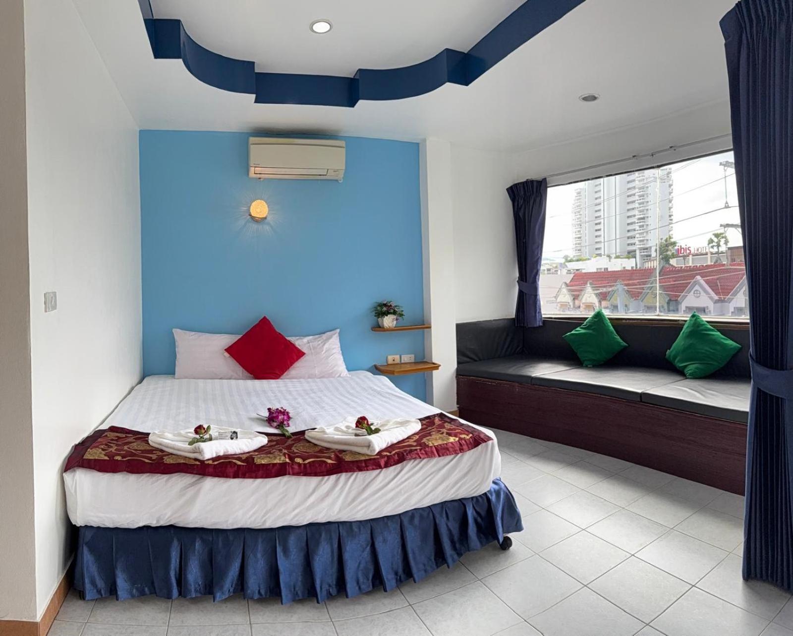 Heaven House Restro & Bar Hotel Patong Buitenkant foto