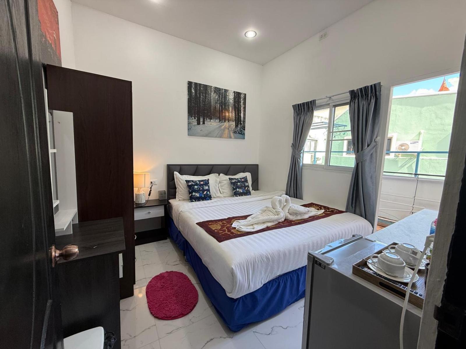 Heaven House Restro & Bar Hotel Patong Buitenkant foto